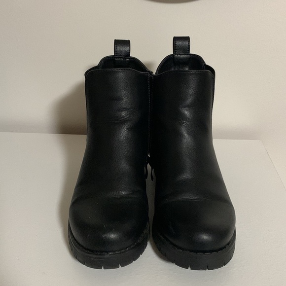 🖤 Taxi faux leather black booties 🖤 - Picture 4 of 9